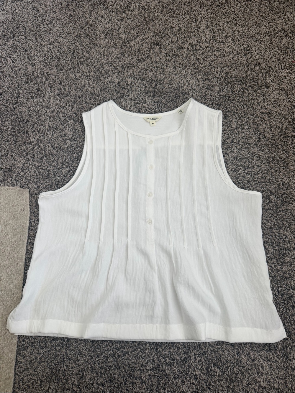 White Sleeveless Pintuck Button-Front Women's Top - Max Studio